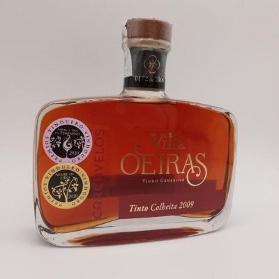 Garrafa de vinho tinto Villa Oeiras 2009 com tampa de cortiça