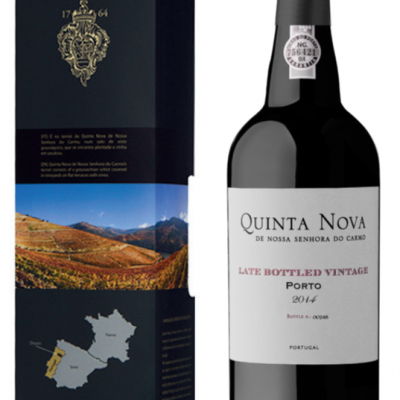 Garrafa de vinho do Porto Quinta Nova LBV 2014 com caixa preta e imagem de vinhas