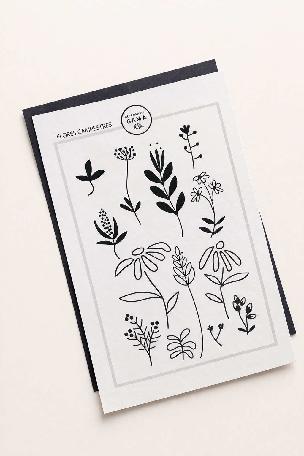 Impressão com desenhos de flores minimalistas em preto e branco