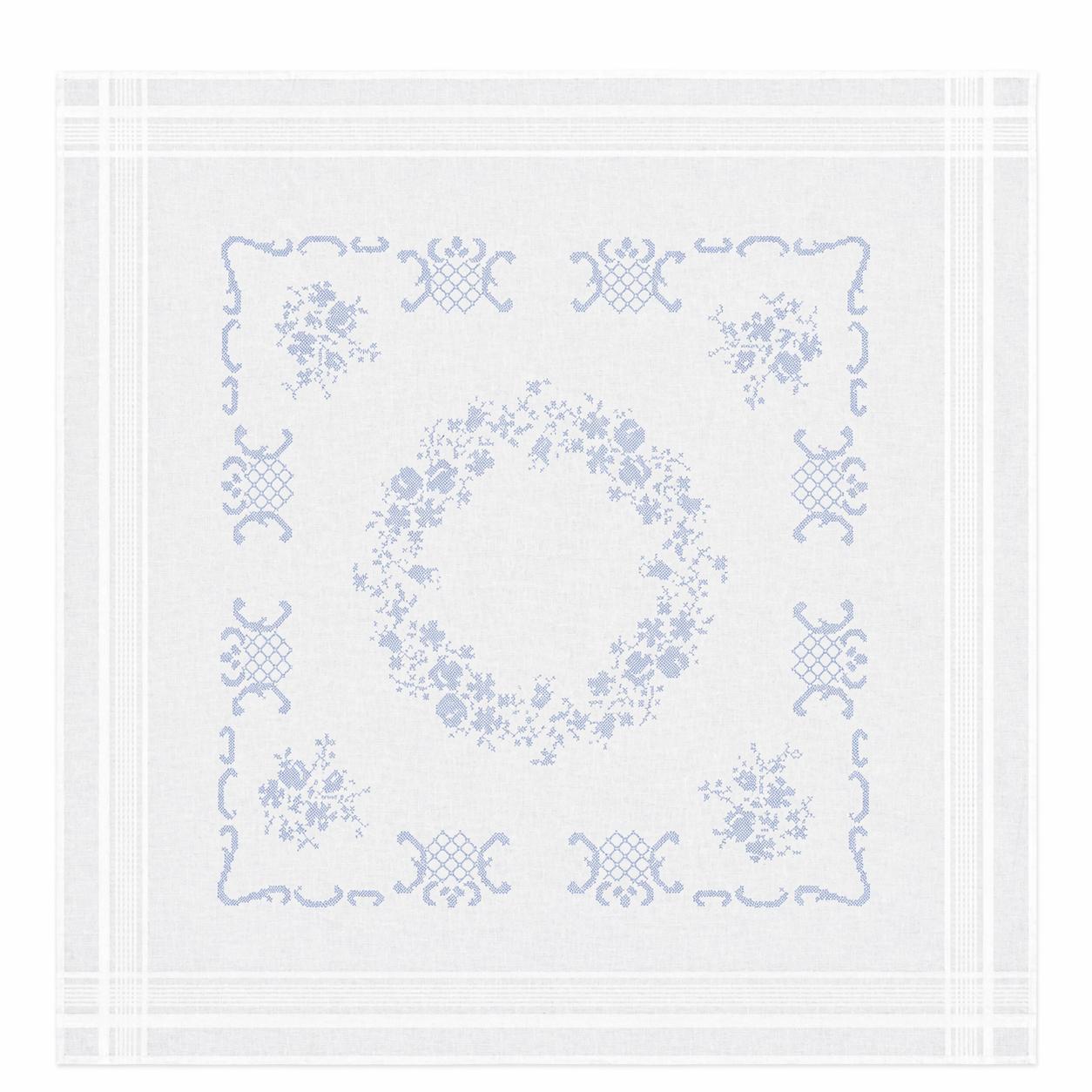 Toalha branca quadrada com bordados azuis florais e geométricos.