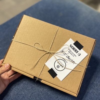 Kit&#x20;Surpresa&#x20;de&#x20;Crochet&#x20;&#x2013;&#x20;Projeto&#x20;Gorro