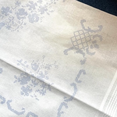 Toalha&#x20;para&#x20;bordar&#x20;ponto&#x20;cruz&#x20;-&#x20;Flores