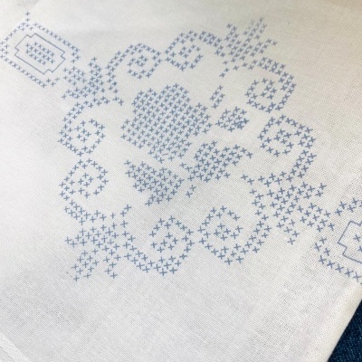 Toalha&#x20;para&#x20;bordar&#x20;ponto&#x20;cruz&#x20;-&#x20;Cora&#x00E7;&#x00F5;es