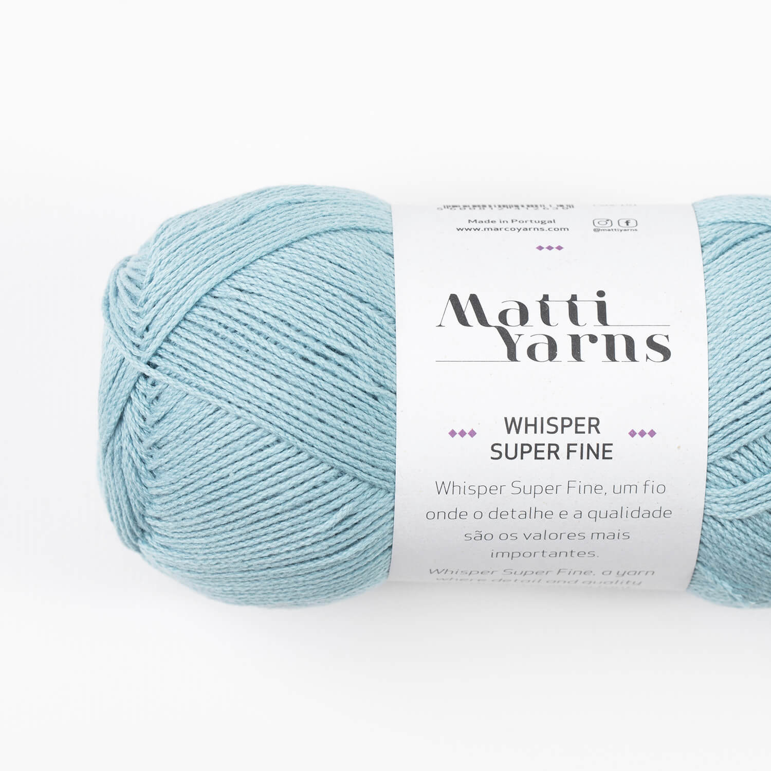Novelo de fio azul claro Matti Yarns Whisper Super Fine