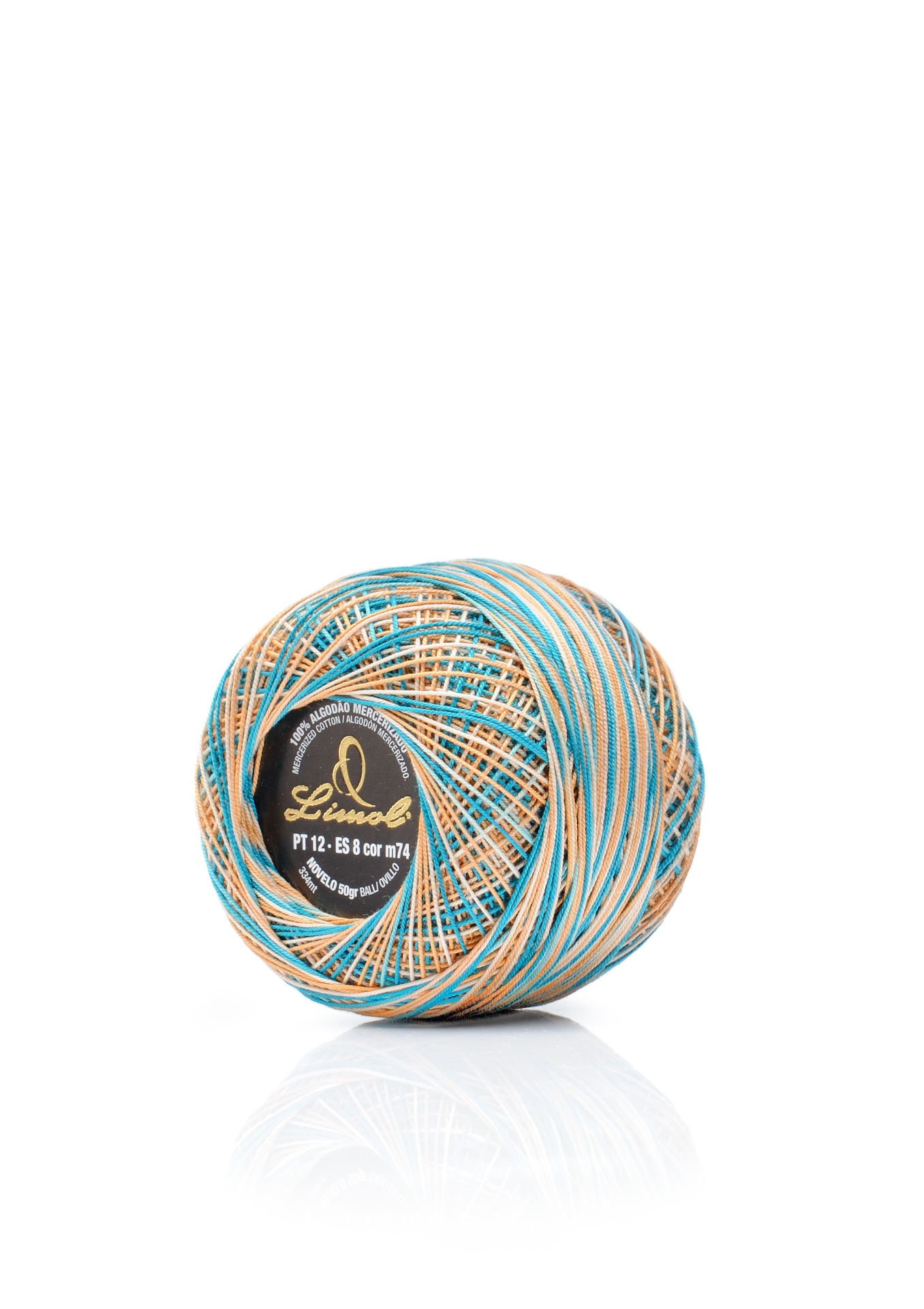 Bola de fio multicolorido com etiqueta preta no centro