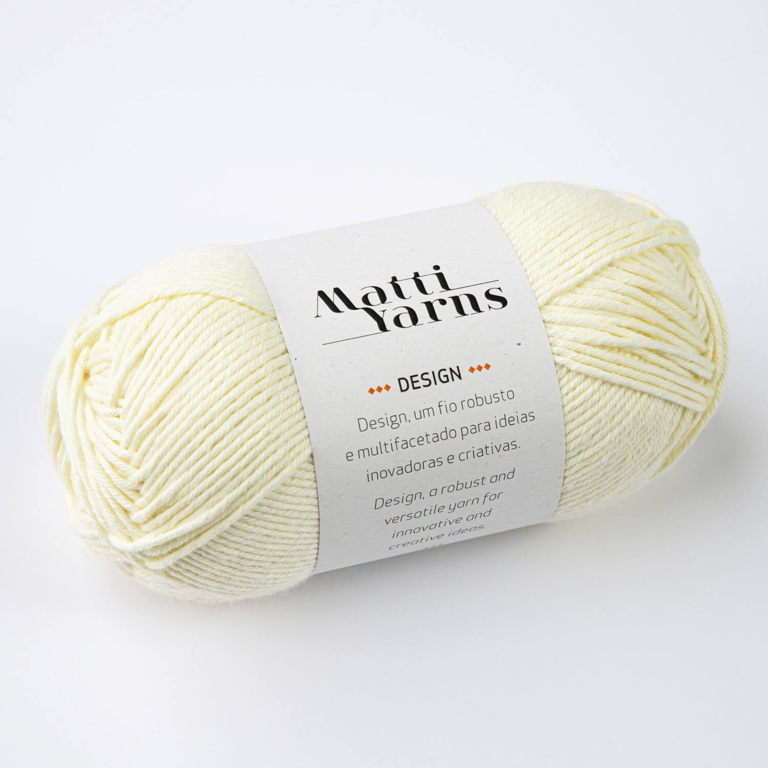 Novelo de fio de lã amarelo claro Matti Yarns com rótulo branco