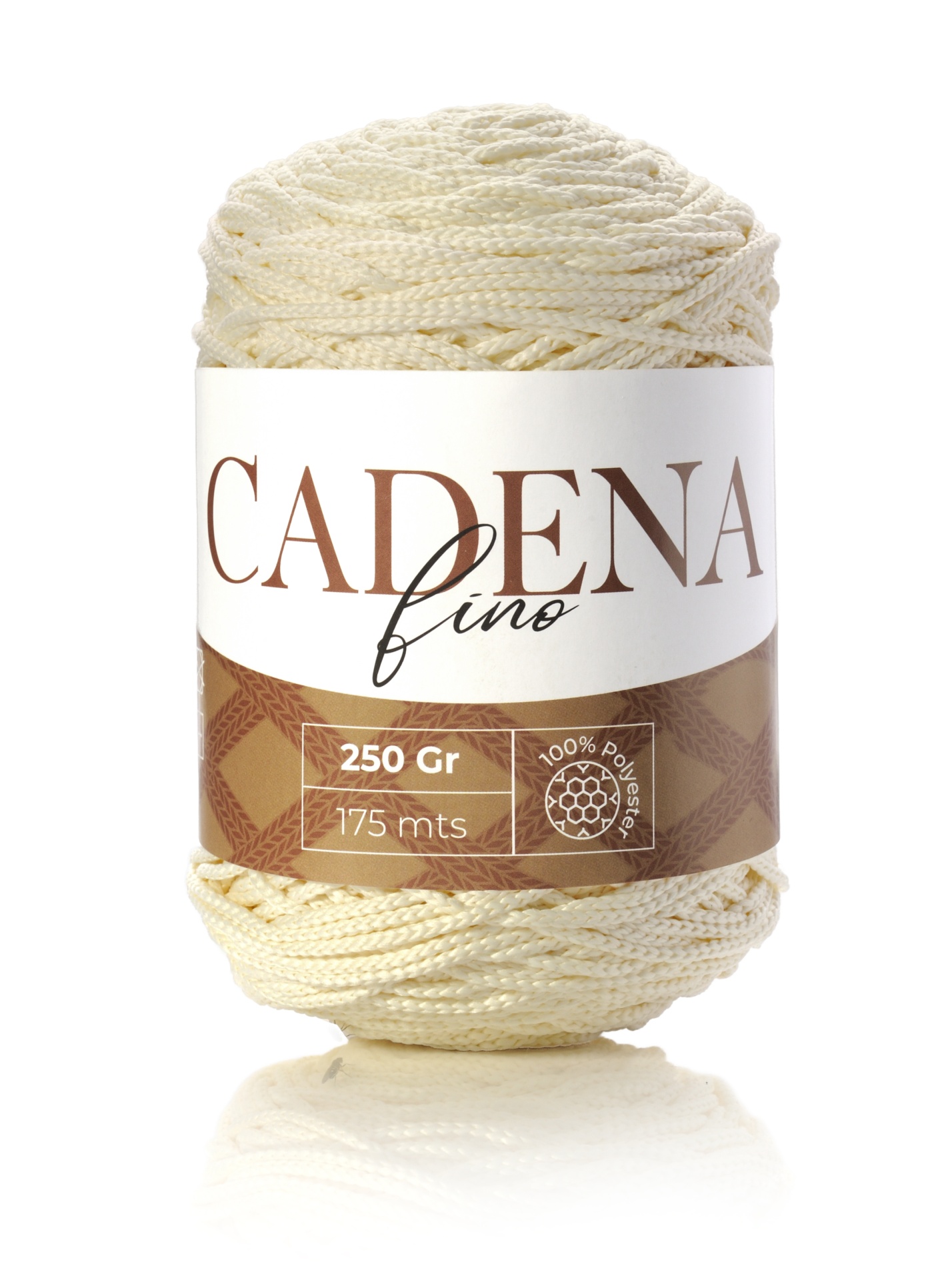 Rolo de fio fino em cor creme com etiqueta CADENA fino e detalhes castanhos