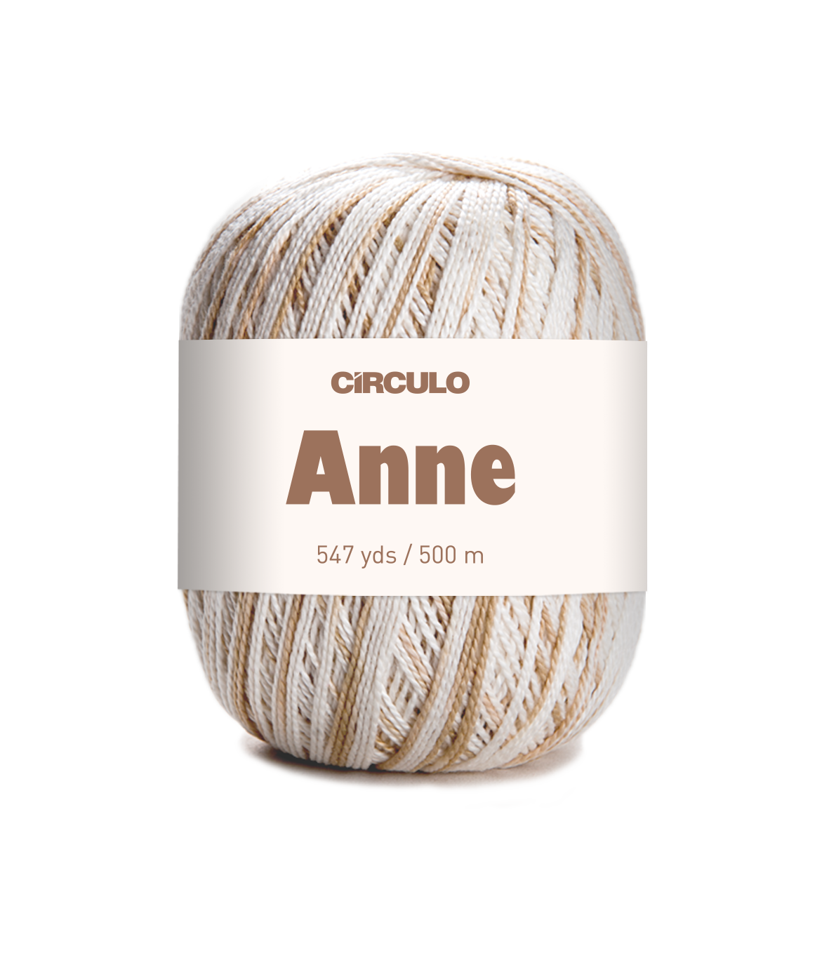 Novelo de fio bege e branco com etiqueta CÍRCULO Anne