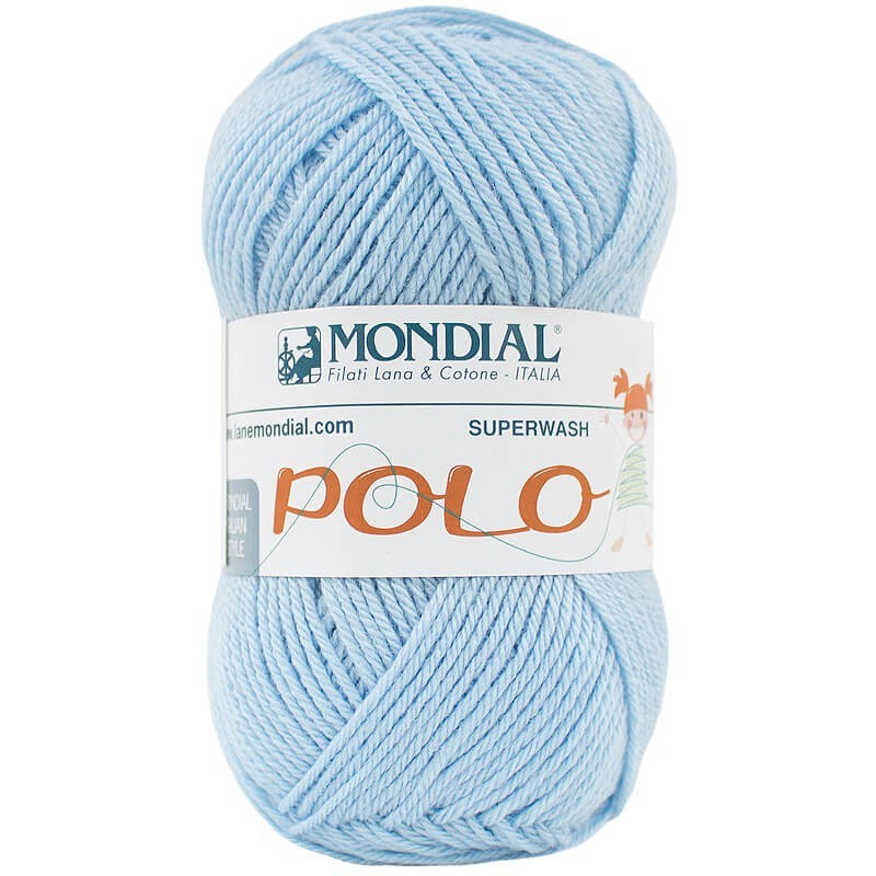 Novelo de lã azul claro com etiqueta branca da marca MONDIAL POLO