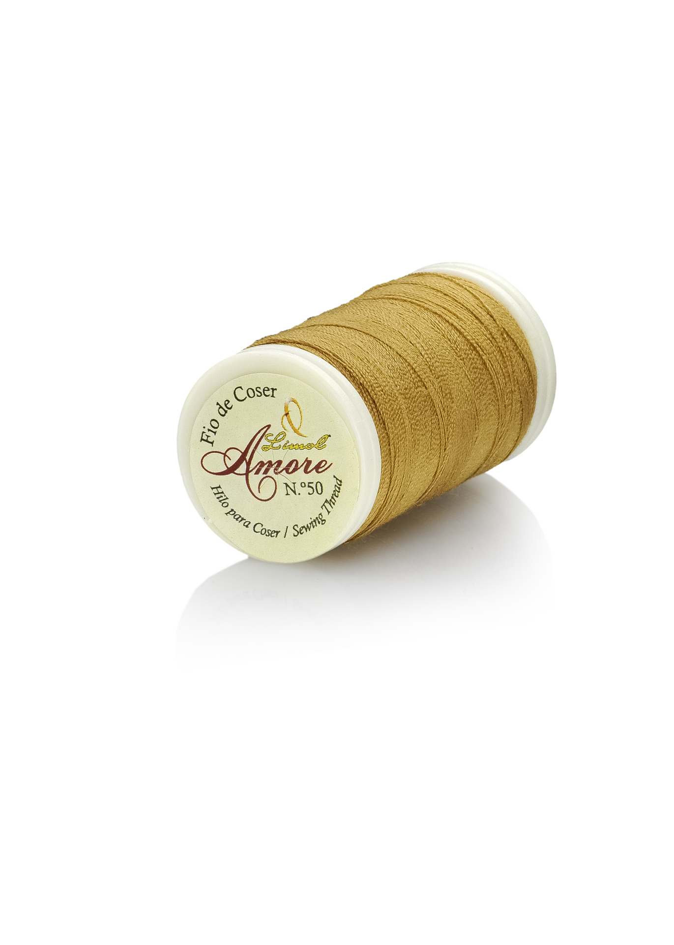 Rolo de linha castanha para coser com embalagem branca e texto Amore Nº 50