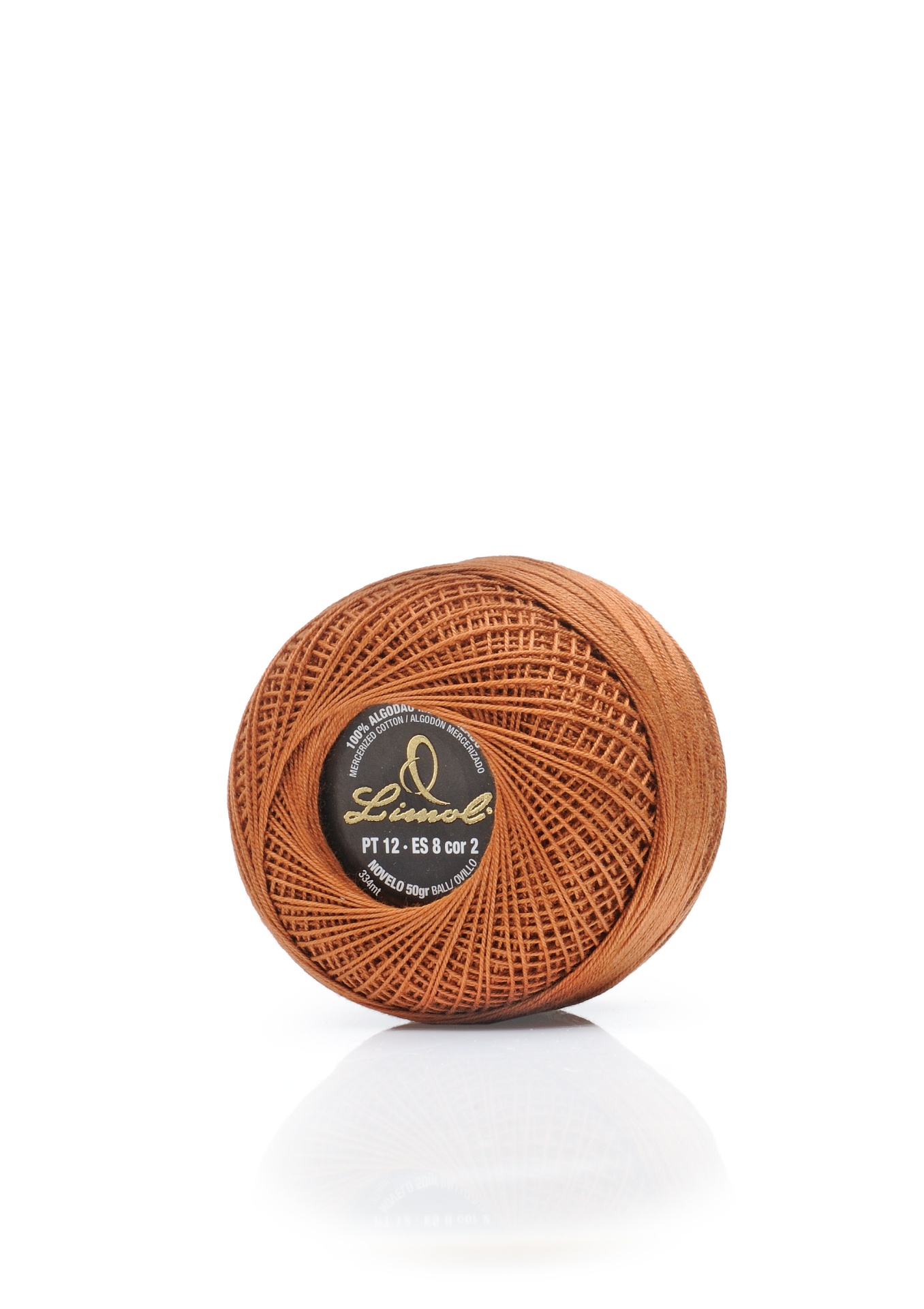 Rolo de linha castanha da marca Lina co com etiqueta preta