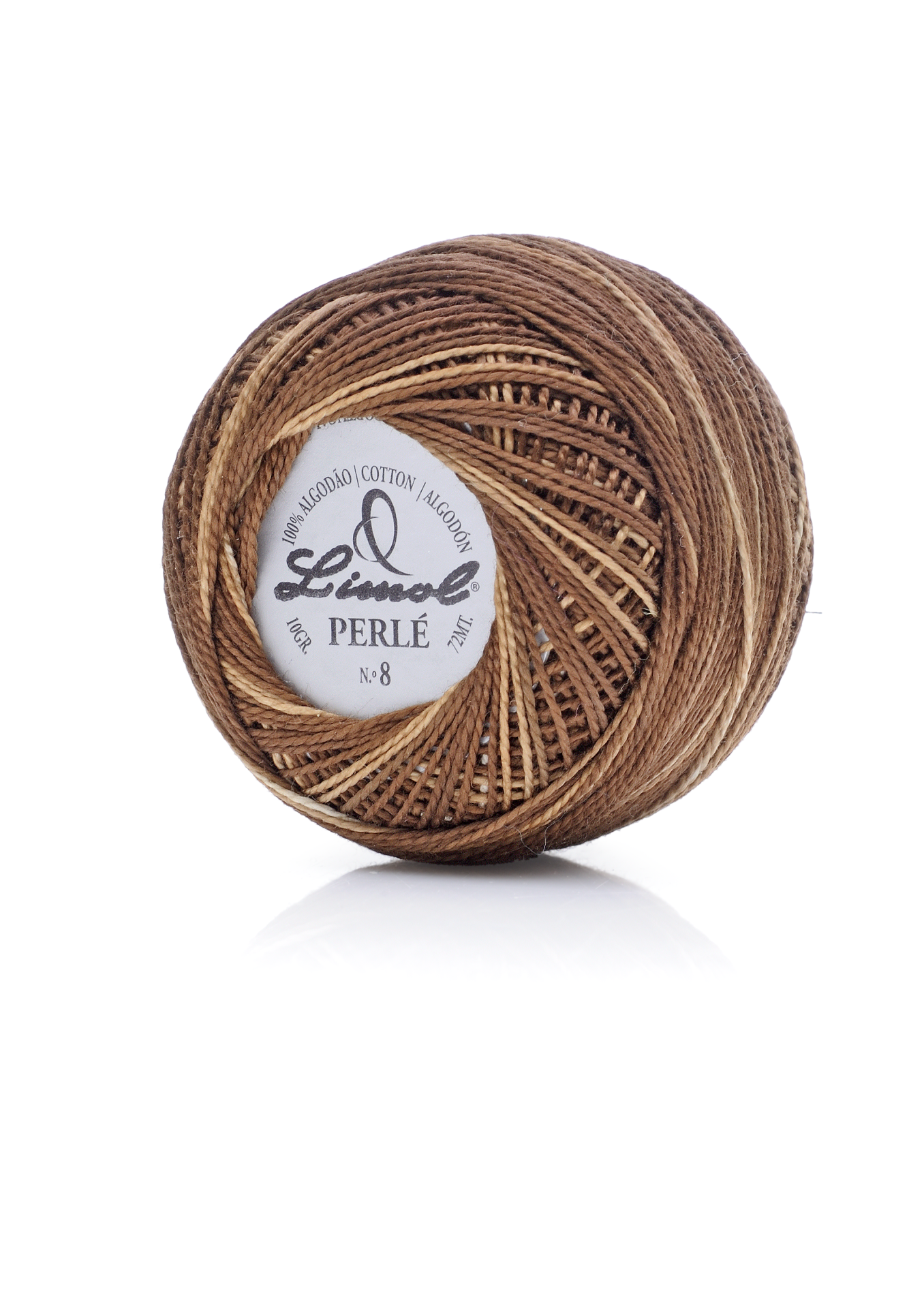 Novelo de linha castanha da marca Linenel com etiqueta