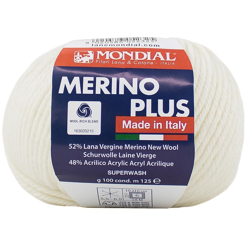 Novelo de lã branca Merino Plus da Mondial com etiqueta colorida e texto indicativo