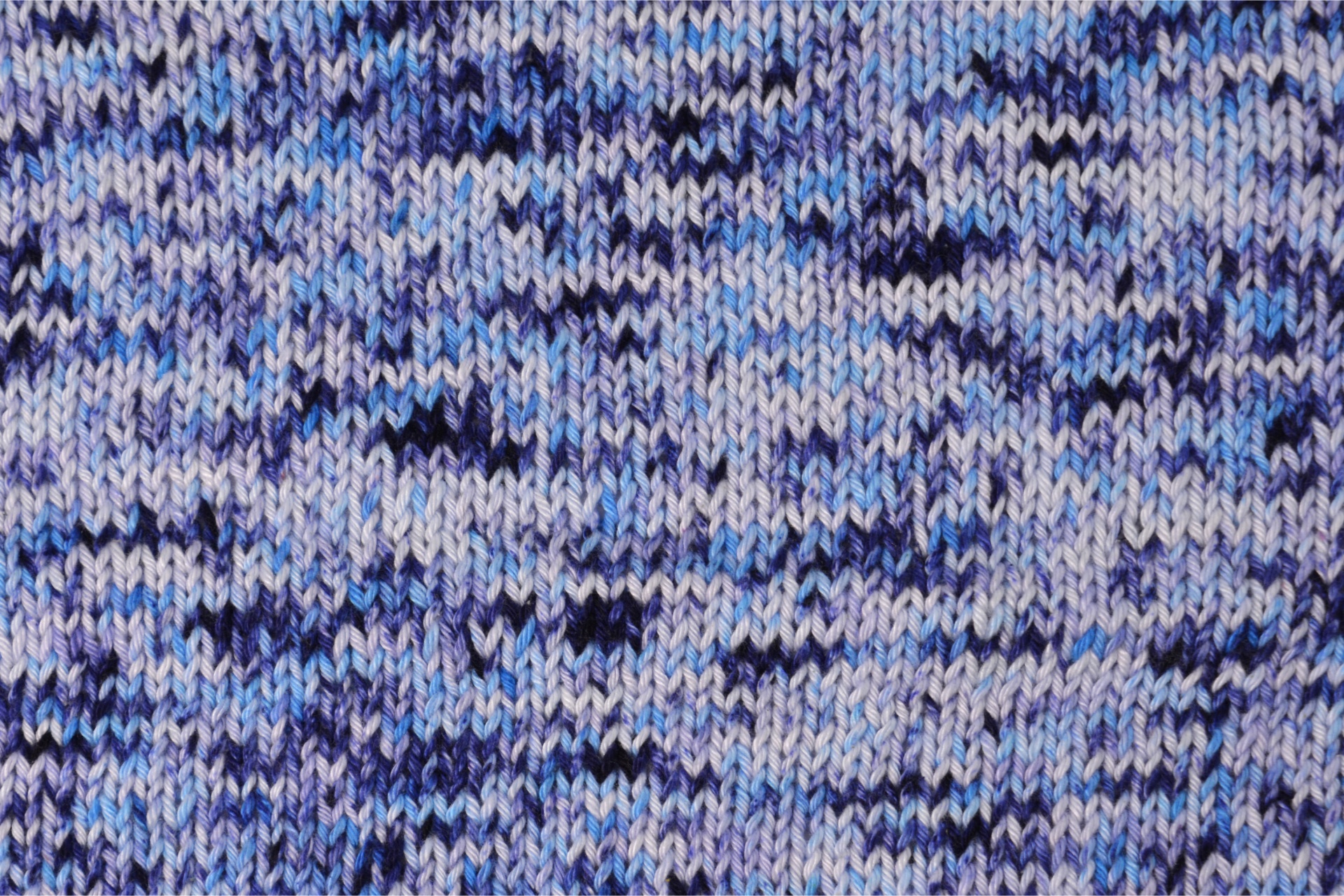 Tecido de malha mesclado azul e lilás