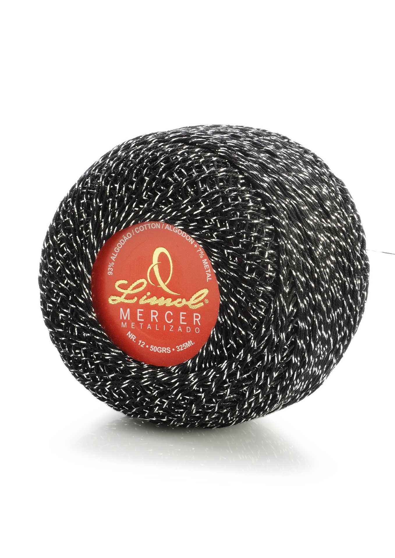 Novelo de fio mercerizado metálico preto com prata com etiqueta vermelha