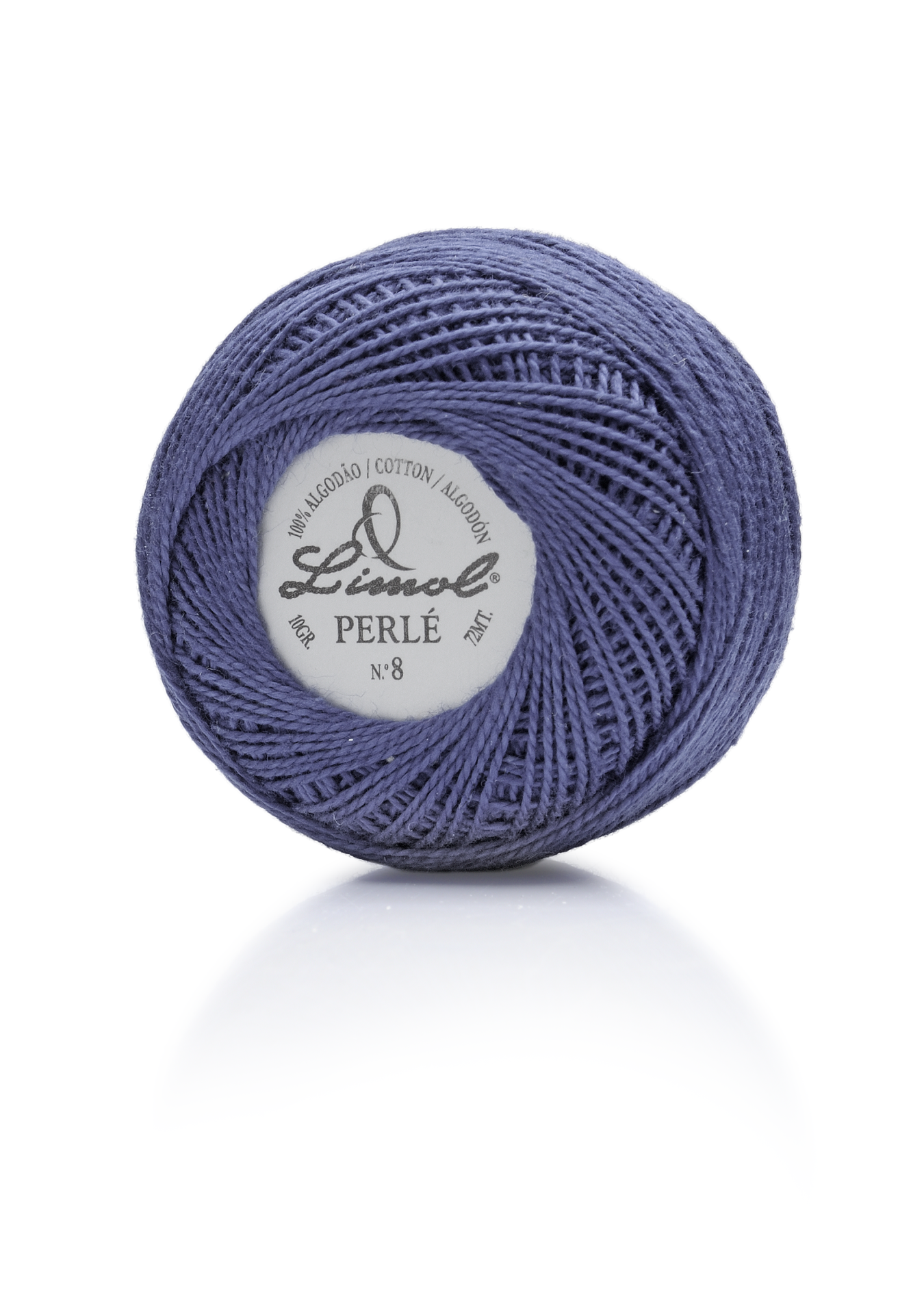Rolo de linha algodão azul Linel Perlé Nº 8 em fundo branco