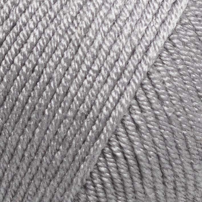 Bola de fio cinza claro com textura suave e brilhante