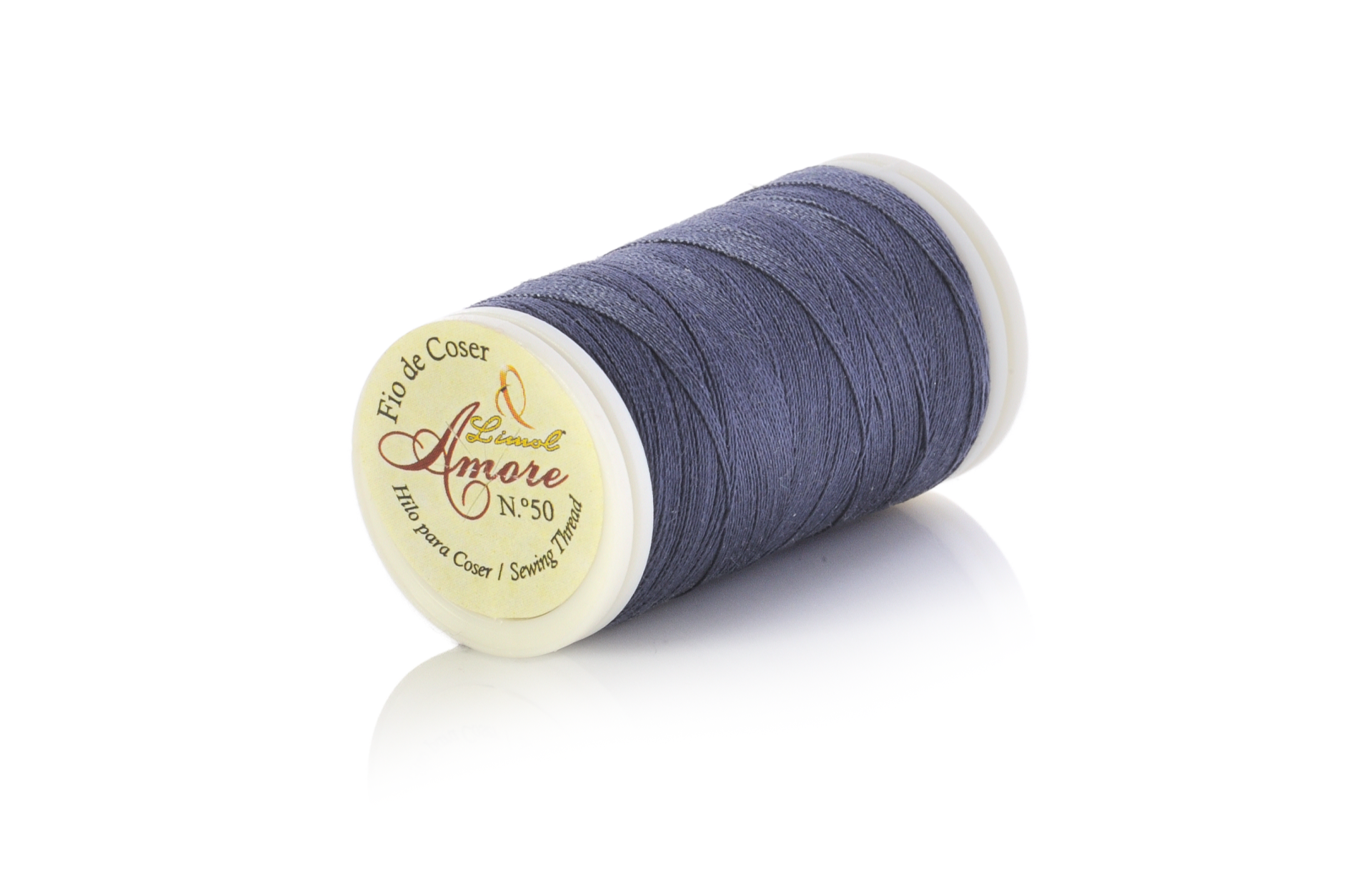 Carretel de linha de costura azul escuro com etiqueta Amore tipo N.°50