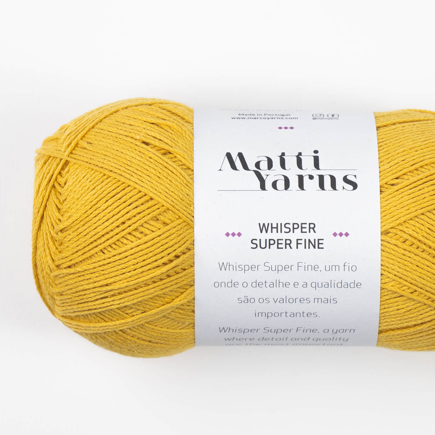 Novelo de fio amarelo da marca Matti Yarns Whisper Super Fine