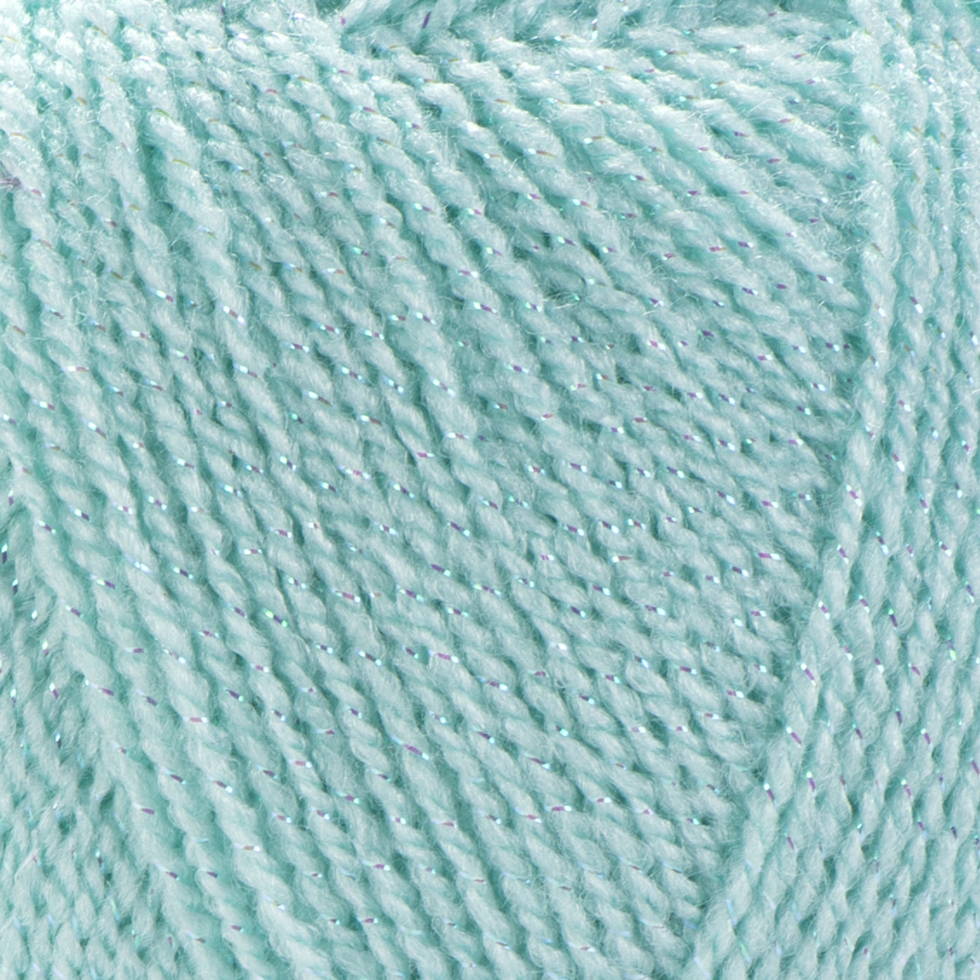 Novelo de lã azul claro com fios metálicos prateados