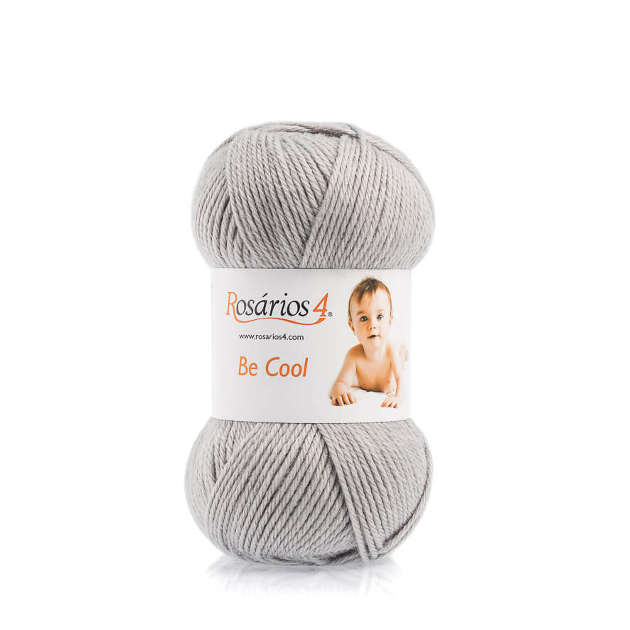 Novelo de lã cinzenta com etiqueta branca da Rosários 4 e imagem de bebé