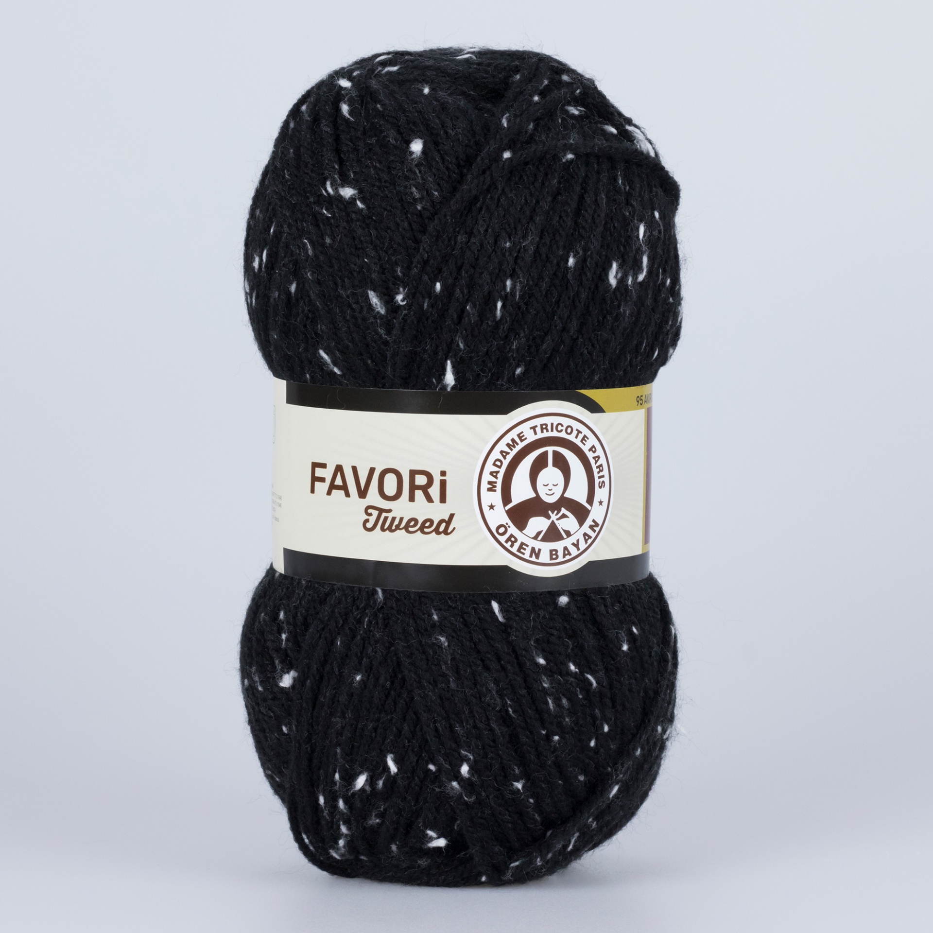 Novelo de lã preta com manchas brancas e etiqueta FAVORi Tweed