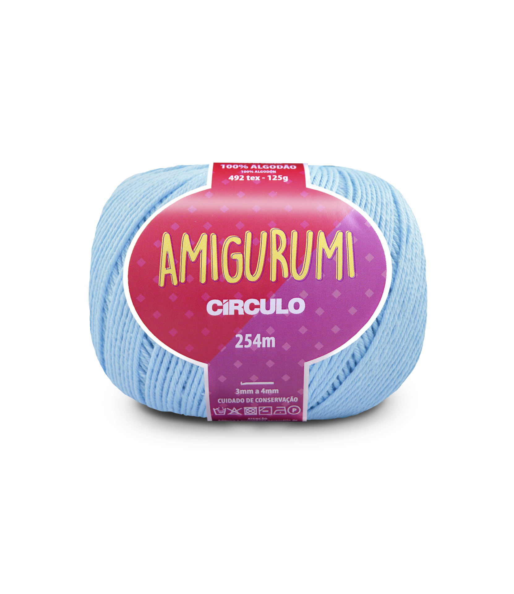 Novelo de linha azul claro para amigurumi com etiqueta cor de vinho e roxa da marca Círculo