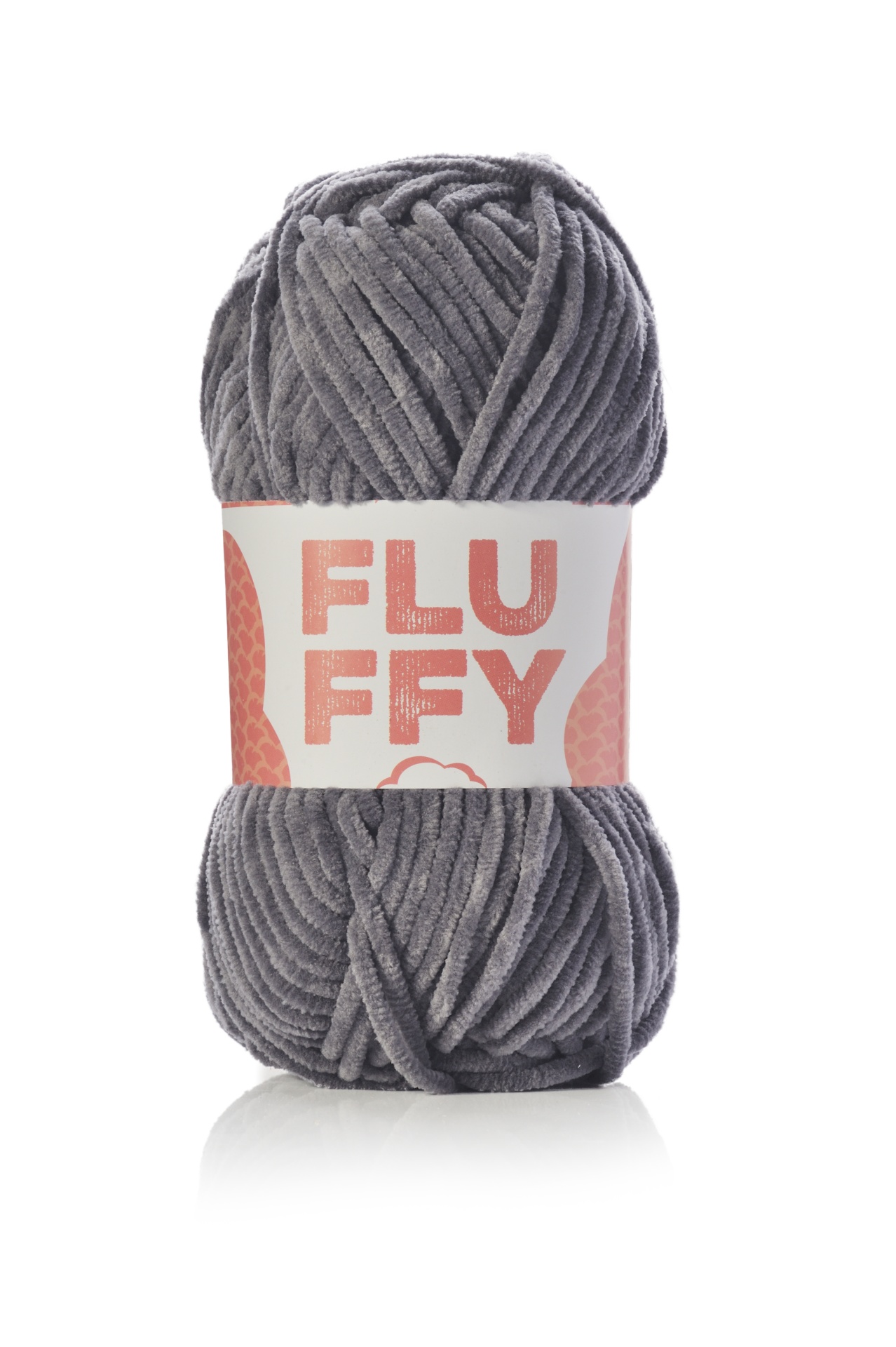 Novelo de lã cinzenta com etiqueta FLUFFY.