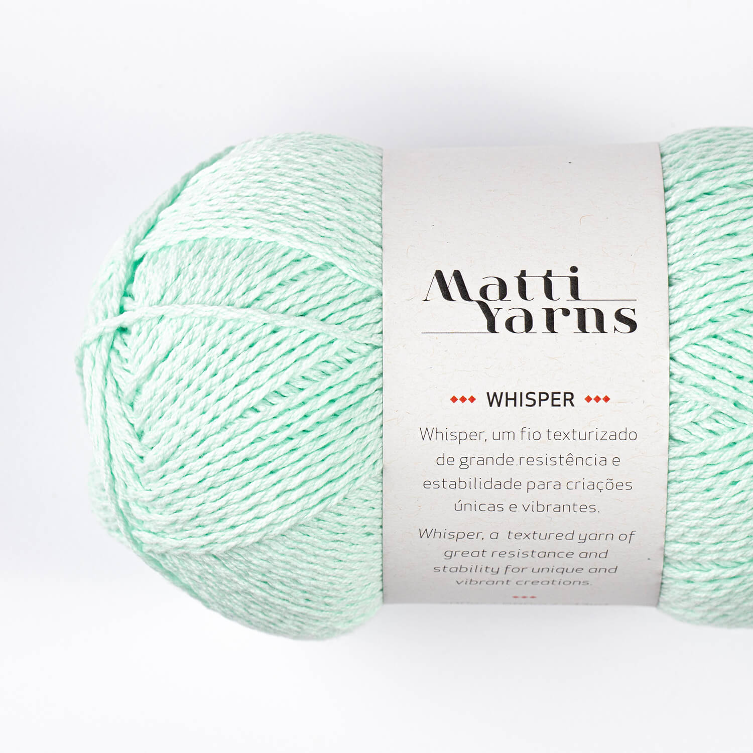 Rochette de lã verde água com etiqueta da marca Matti Yarns