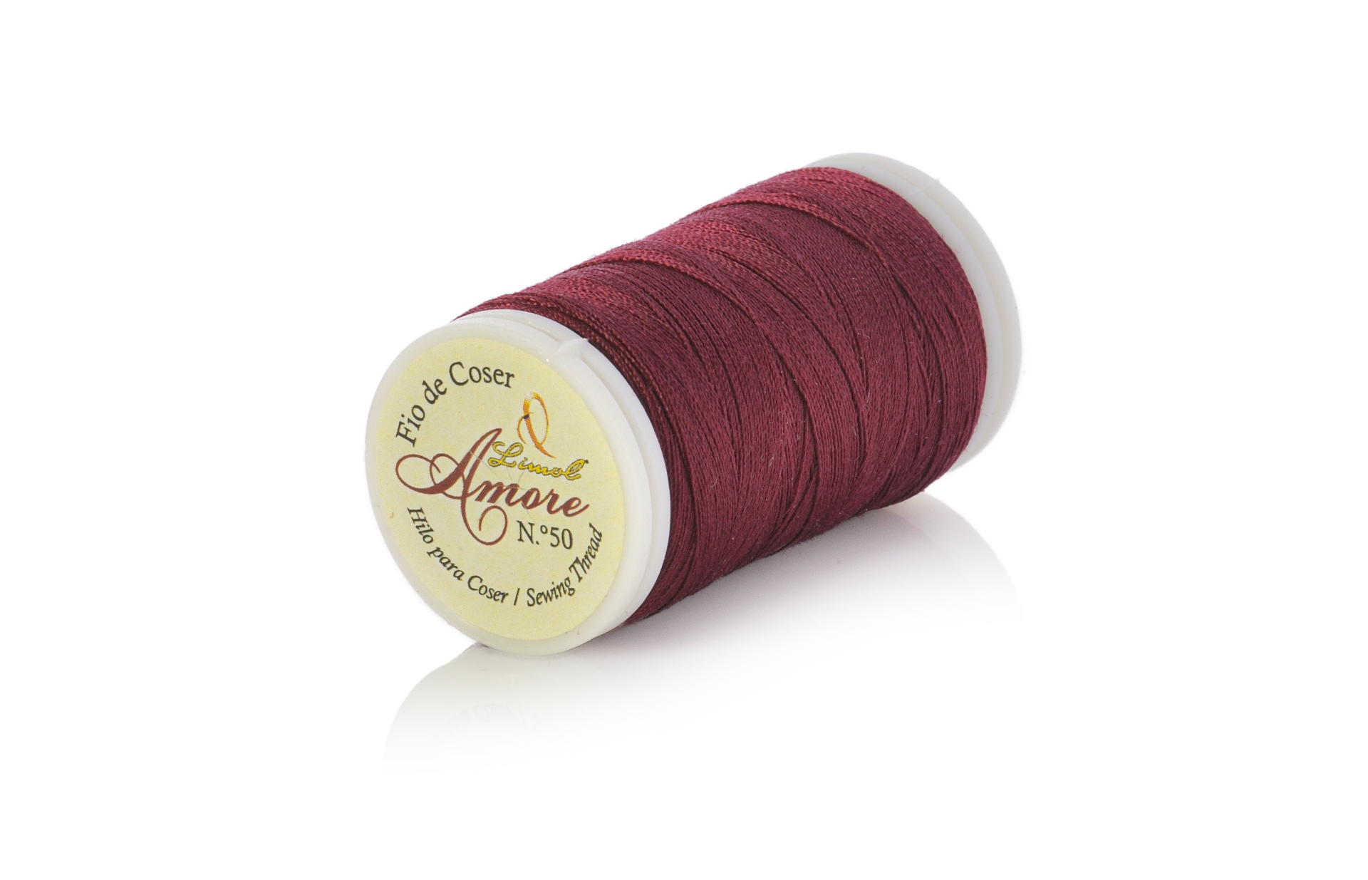 Carreto branco com linha de costura bordô e rótulo amarelo com texto