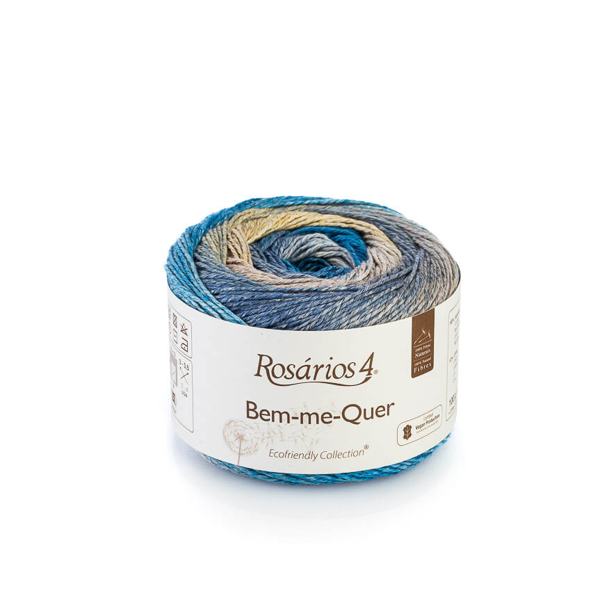 Novelo de fio azul e bege da marca Rosários 4 com etiqueta branca