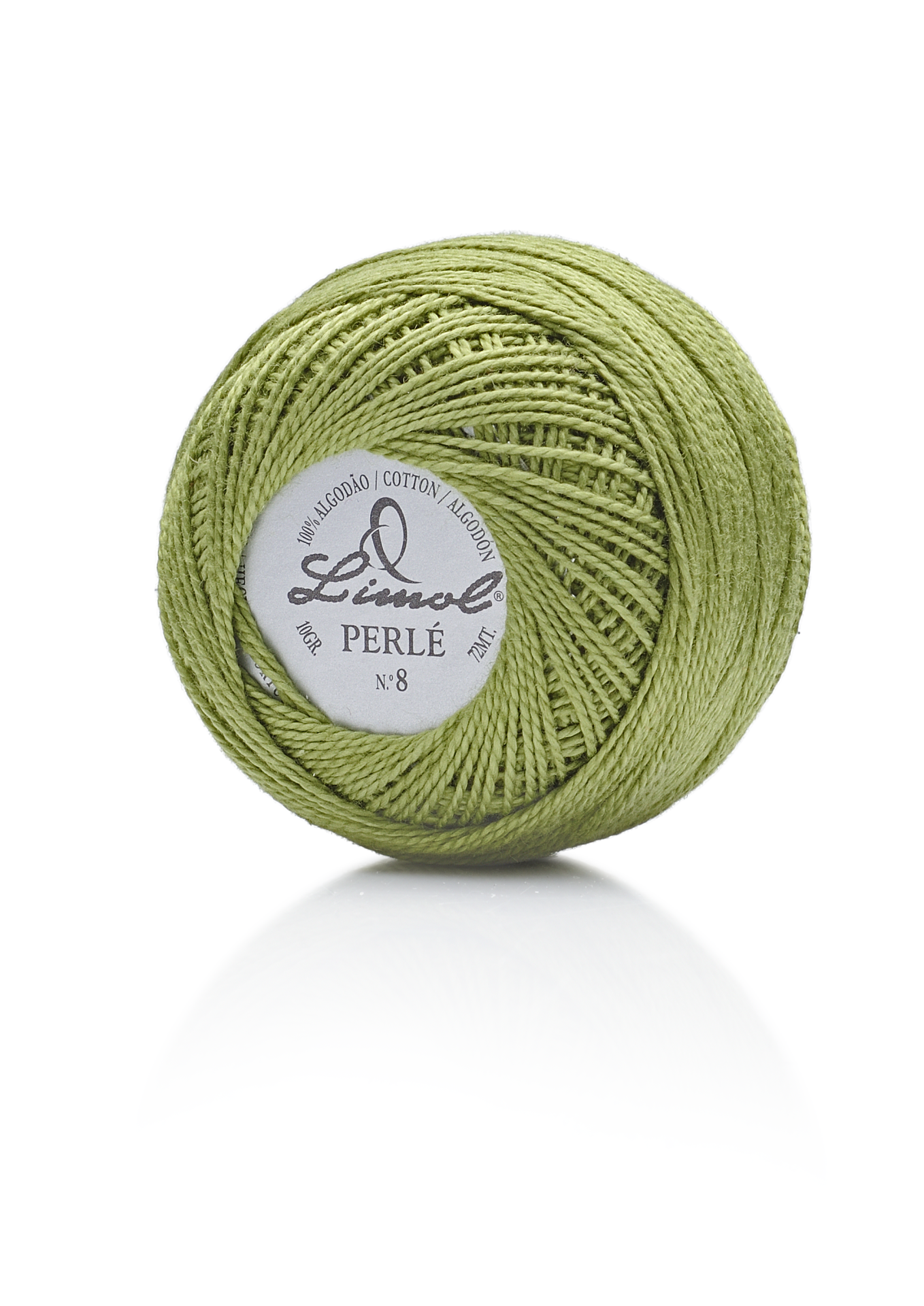 Novelo de fio de algodão verde com etiqueta central com texto Linnol.