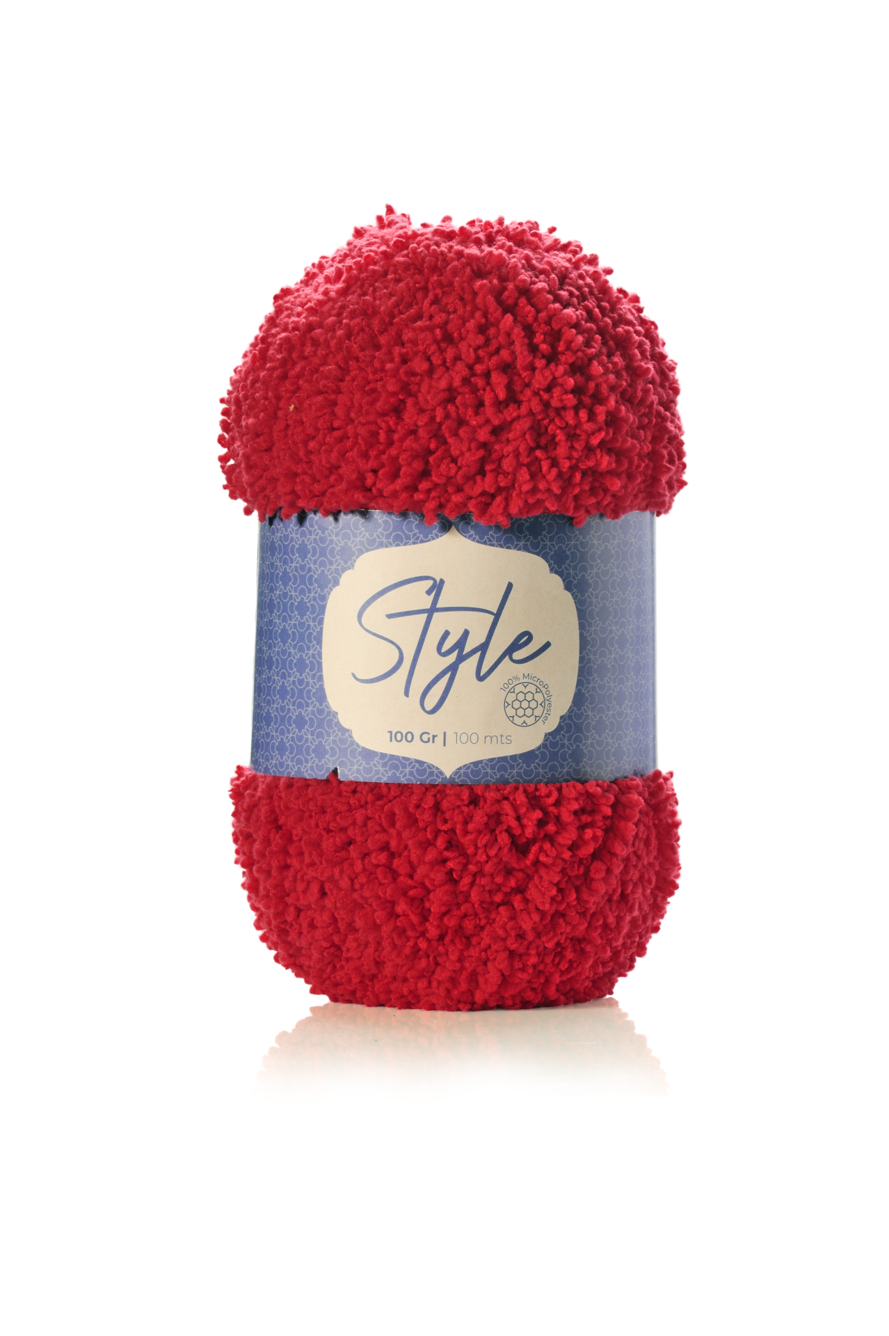 Rolo de fio vermelho felpudo com etiqueta azul 'Style' em fundo branco