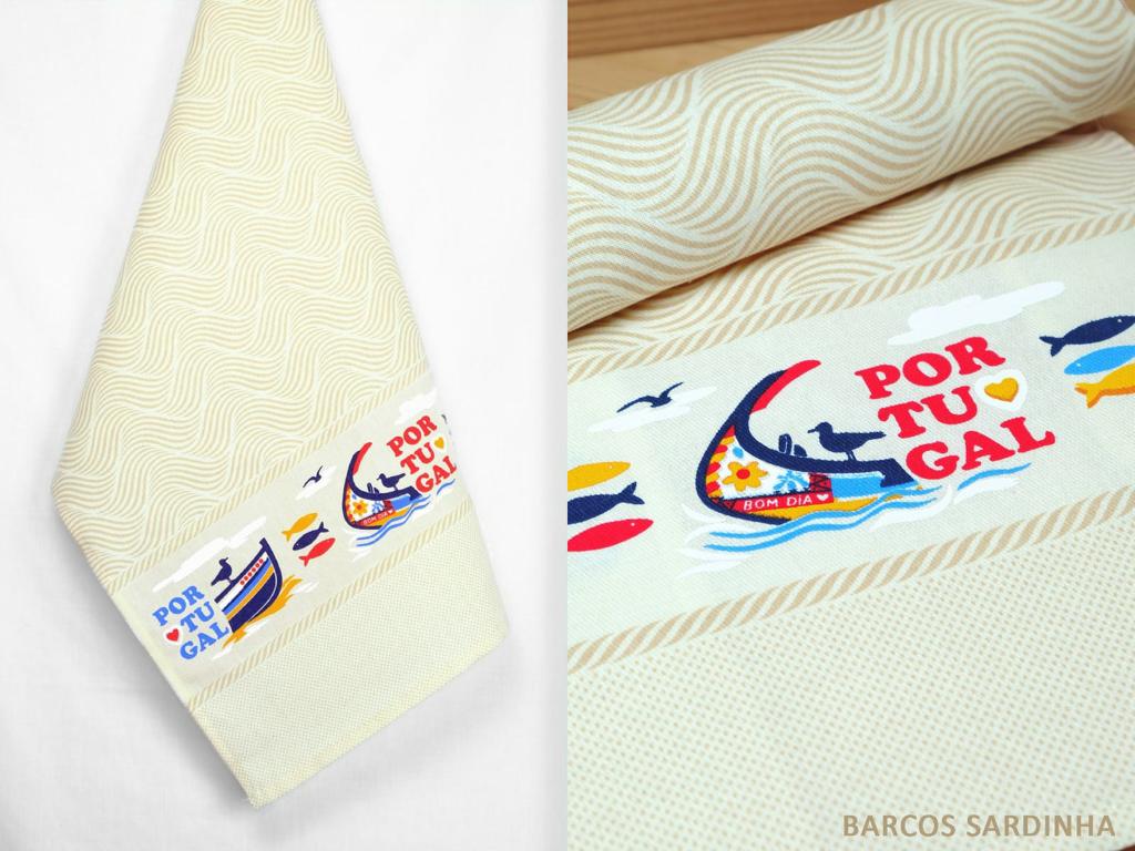 Toalha de cozinha creme com etiqueta colorida Portugal e ilustrações de barcos e peixes