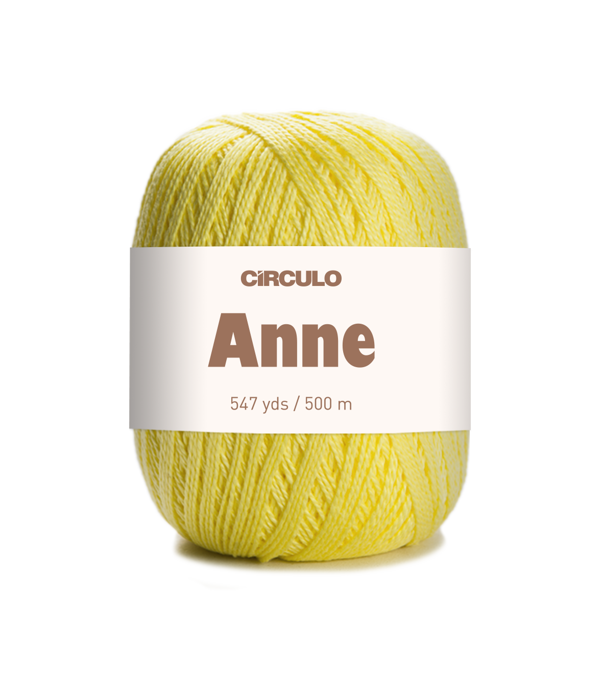 Novelo de fio amarelo com etiqueta branca CÍRCULO Anne
