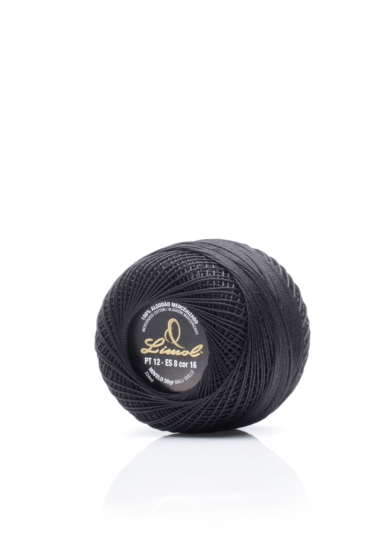 Novelo preto de linha de algodão com etiqueta preta e dourada