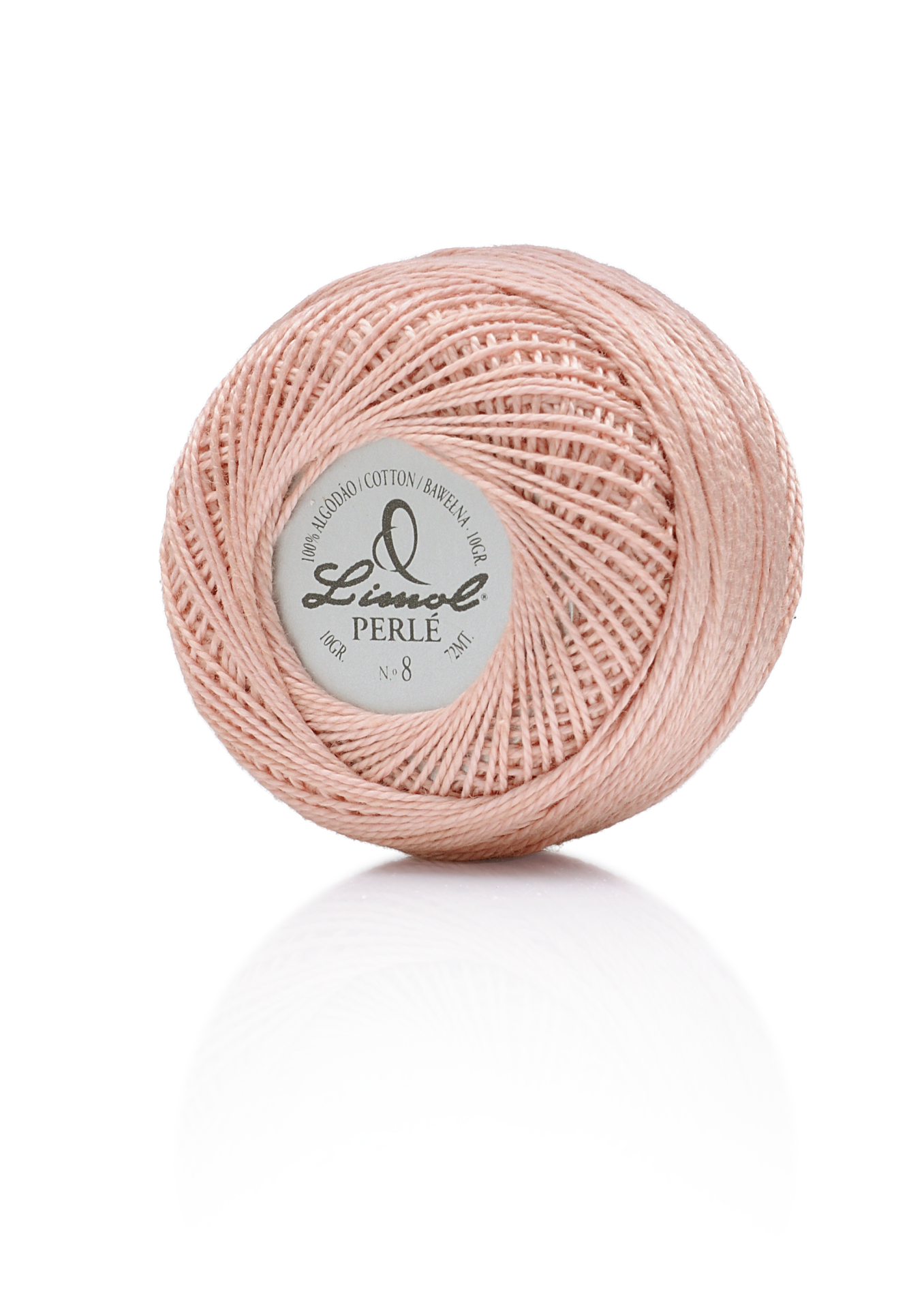 Bola de fio rosa claro de algodão com rótulo branco no centro