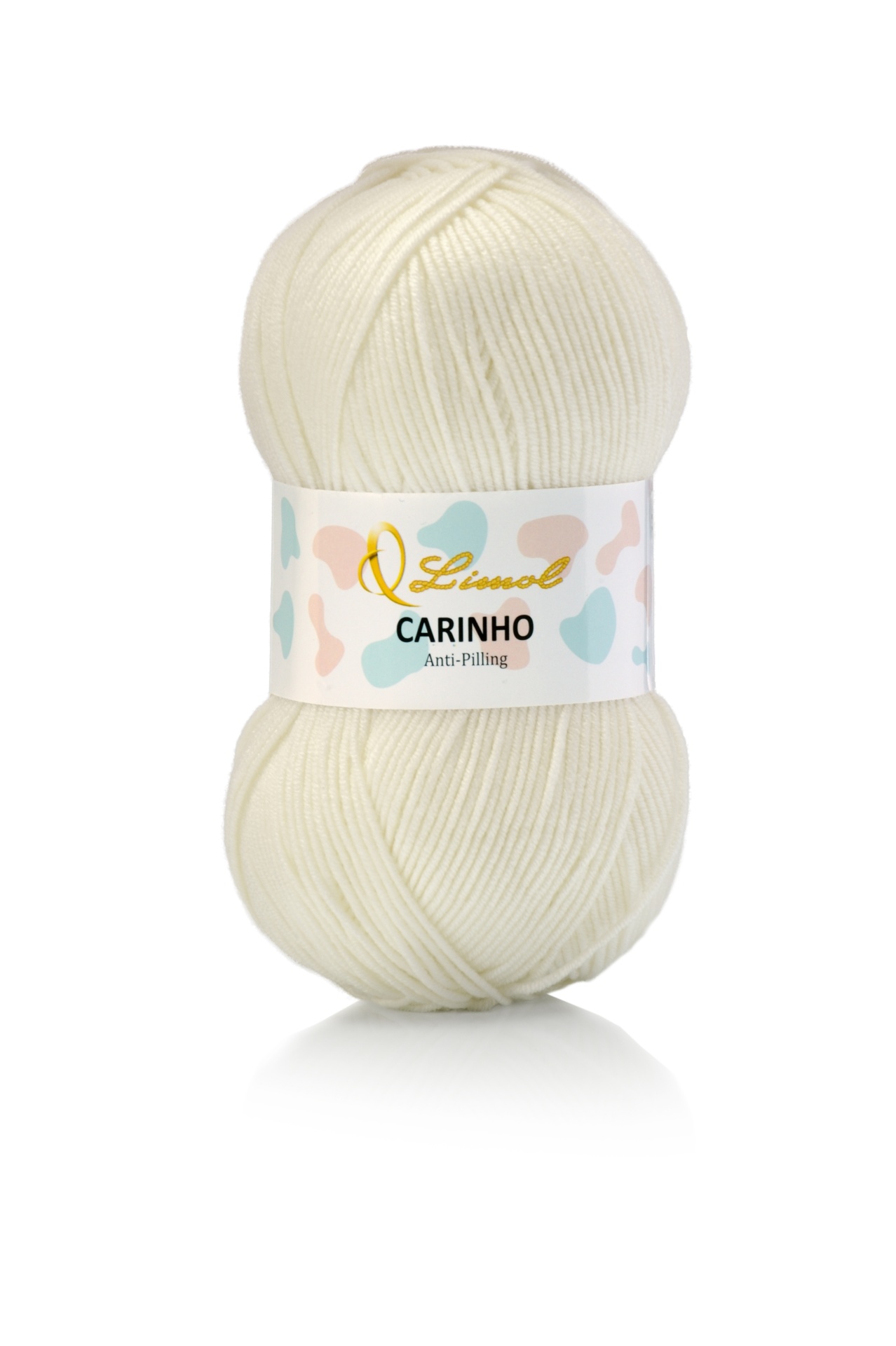 Novelo de lã branco creme com etiqueta colorida da marca Limol Carinho