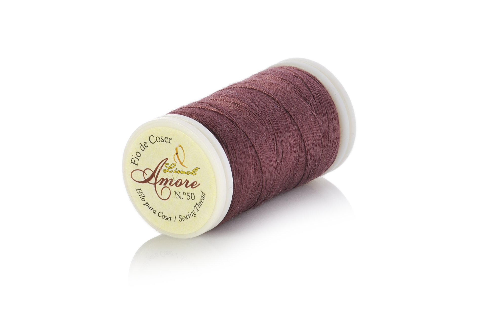 Carretel de linha de costura vinho com rótulo Amore.