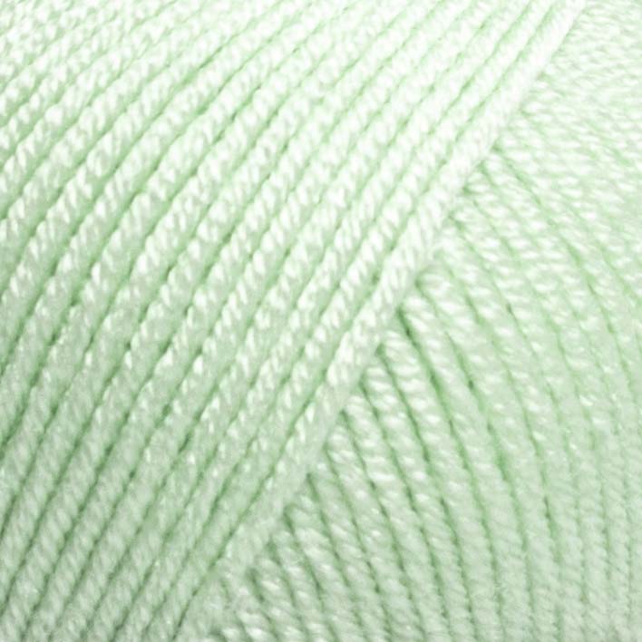 Close-up de fio de lã verde menta com textura entrelaçada