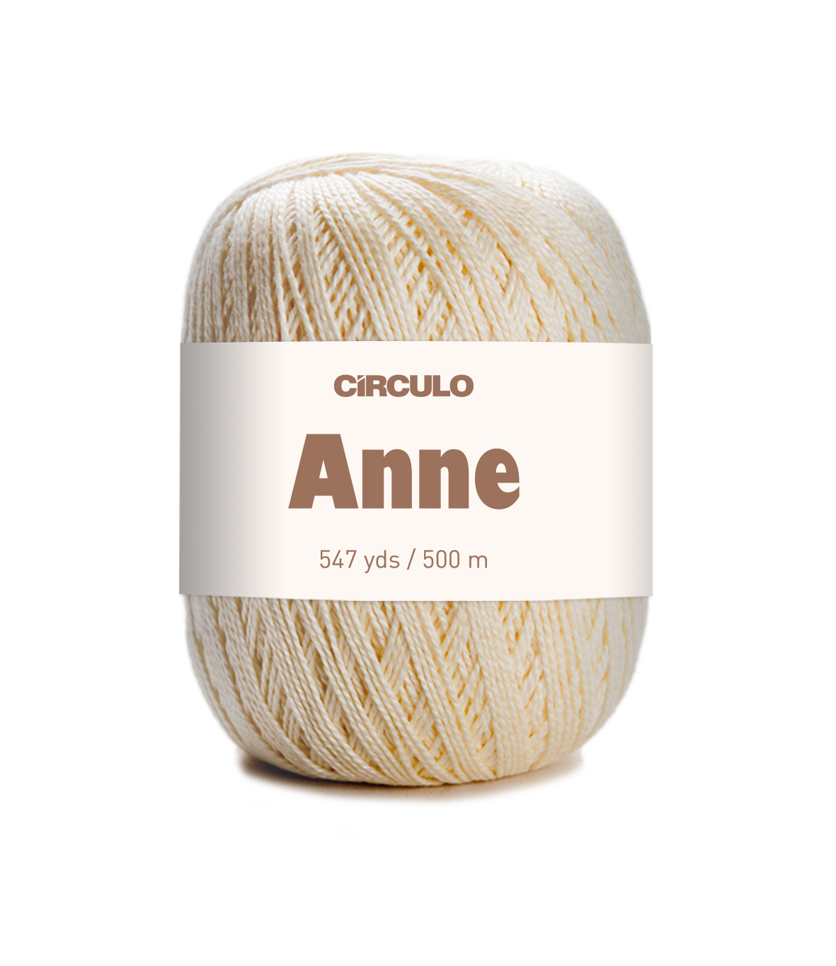 Rolo de fio de algodão creme com etiqueta branca com texto CÍRCULO Anne 547 yds / 500 m