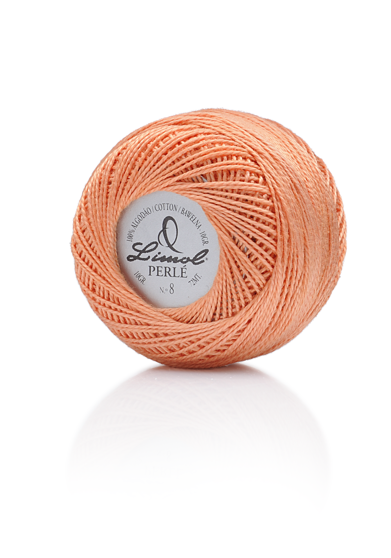 Novelo de fio de algodão Limol Perlé cor pêssego claro com etiqueta branca no centro