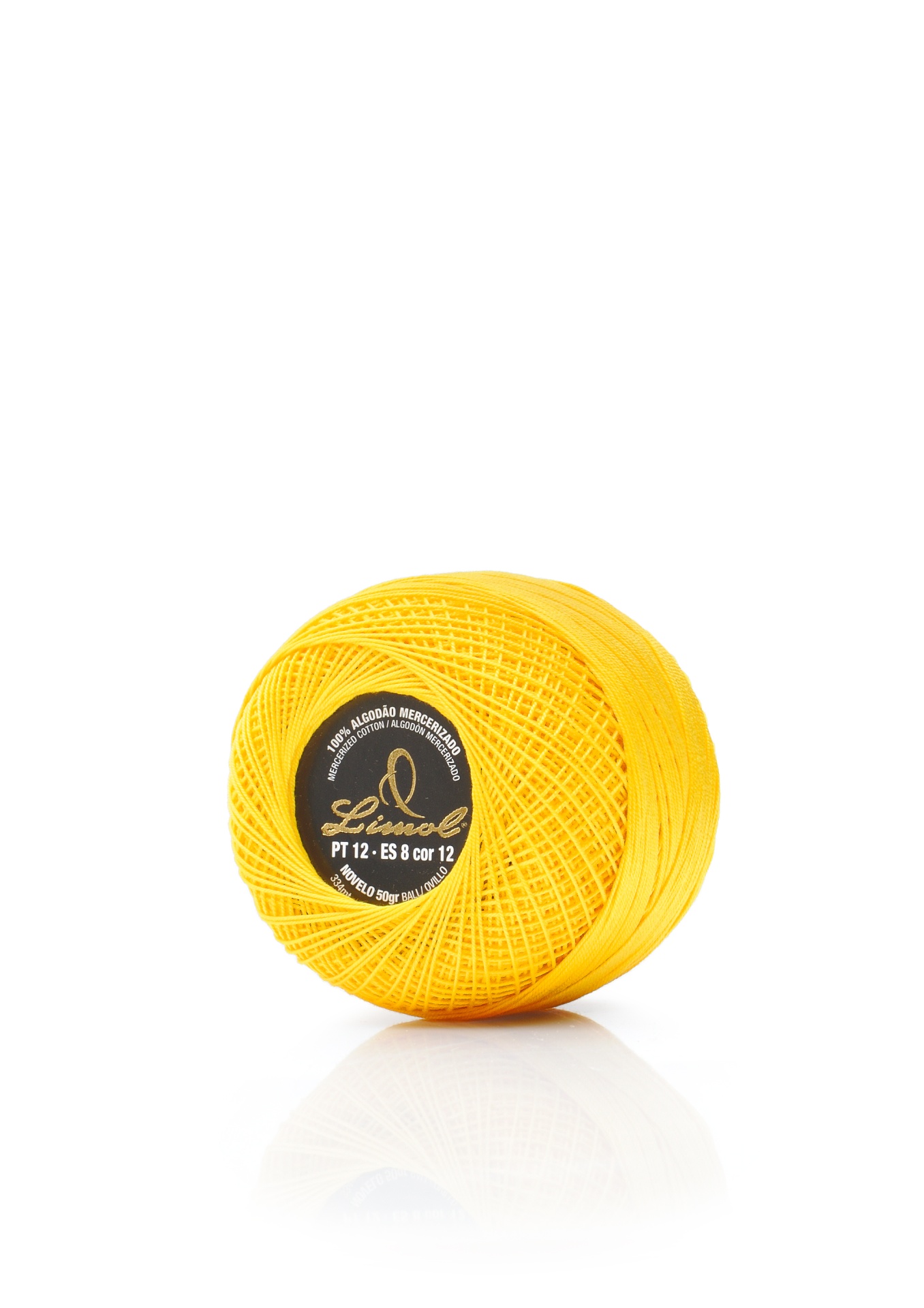 Novelo de linha amarela com etiqueta preta