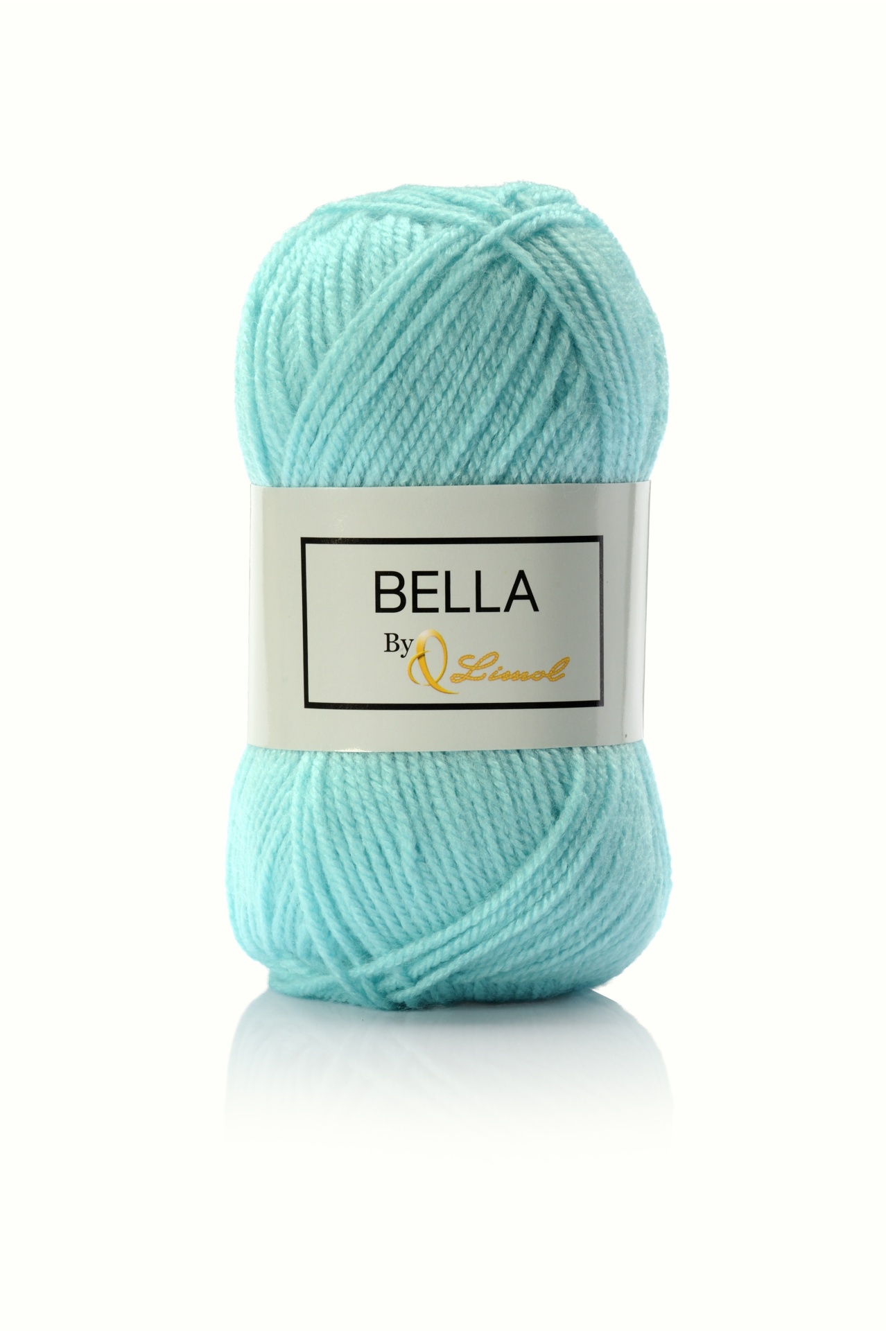 Novelo de lã azul claro com etiqueta BELLA By Q Lineol