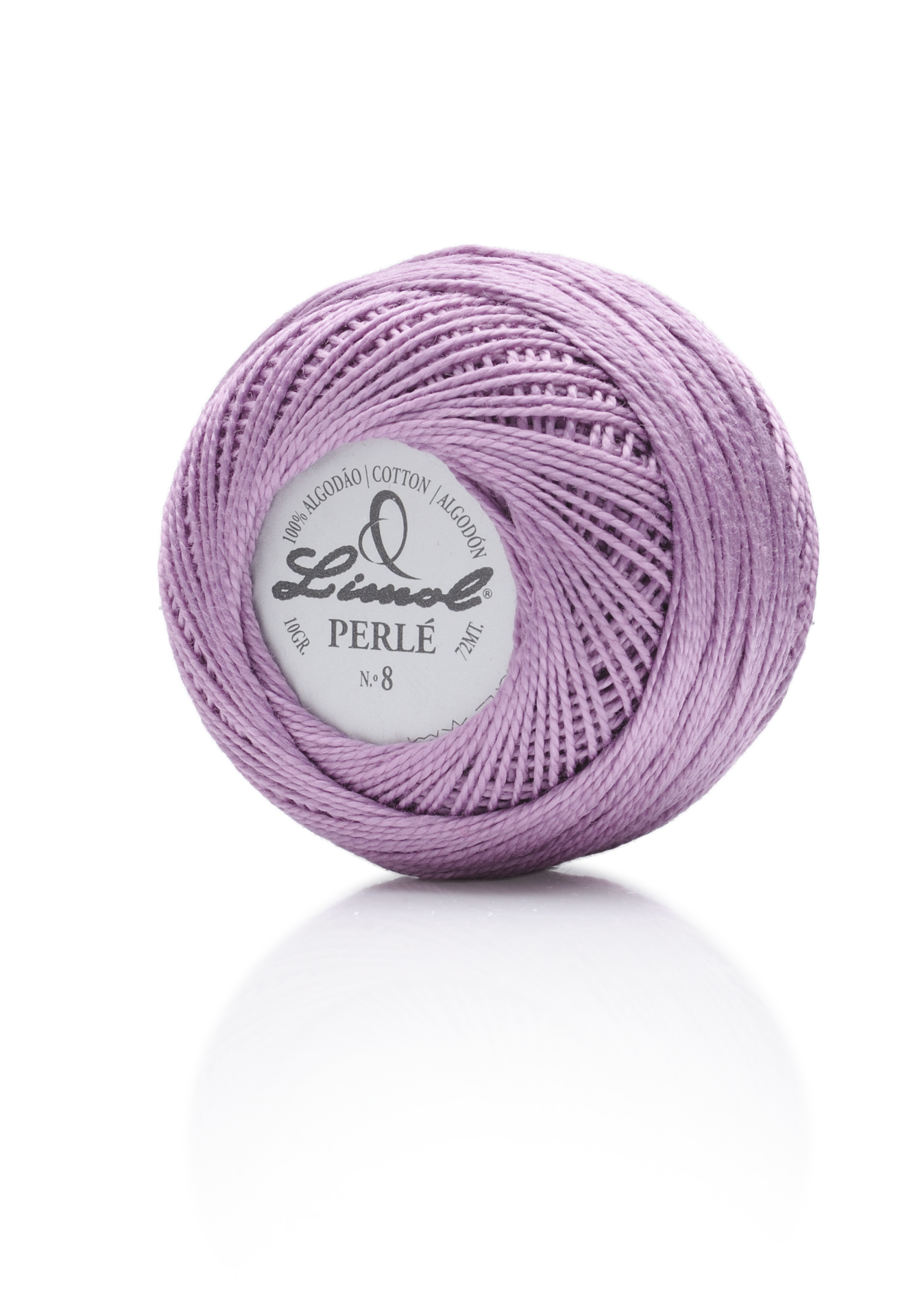 Novelo de fio de algodão lilás Perlé da marca Lisul com etiqueta branca