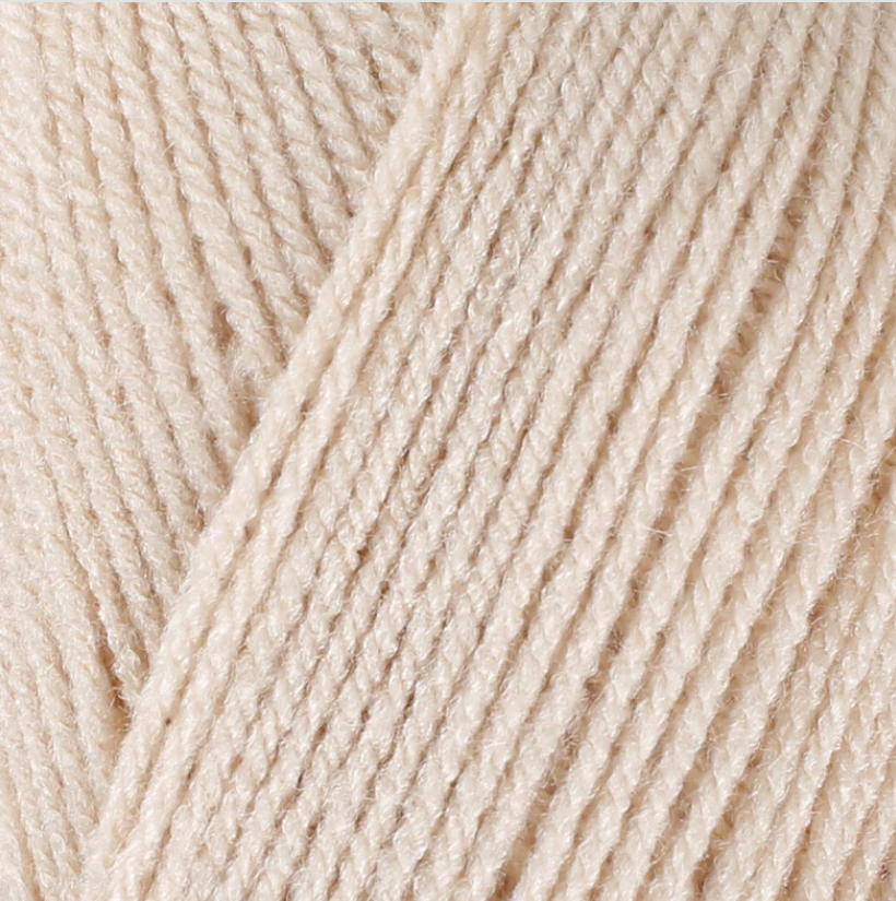 Fio de lã branco com textura macia e fios torcidos