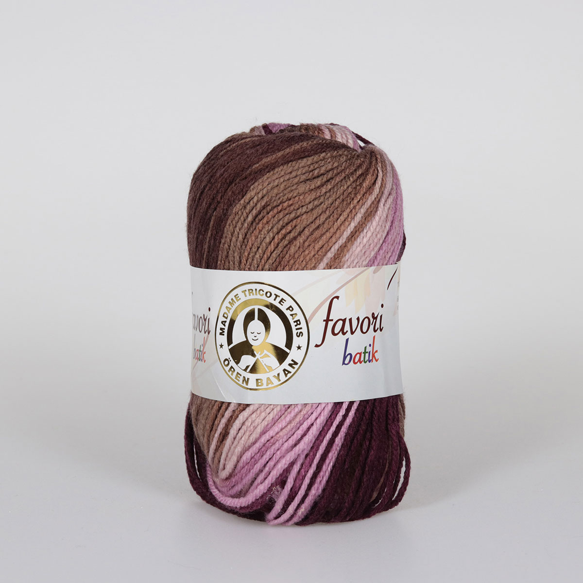 Novelo de lã castanha e lilás com rótulo branco