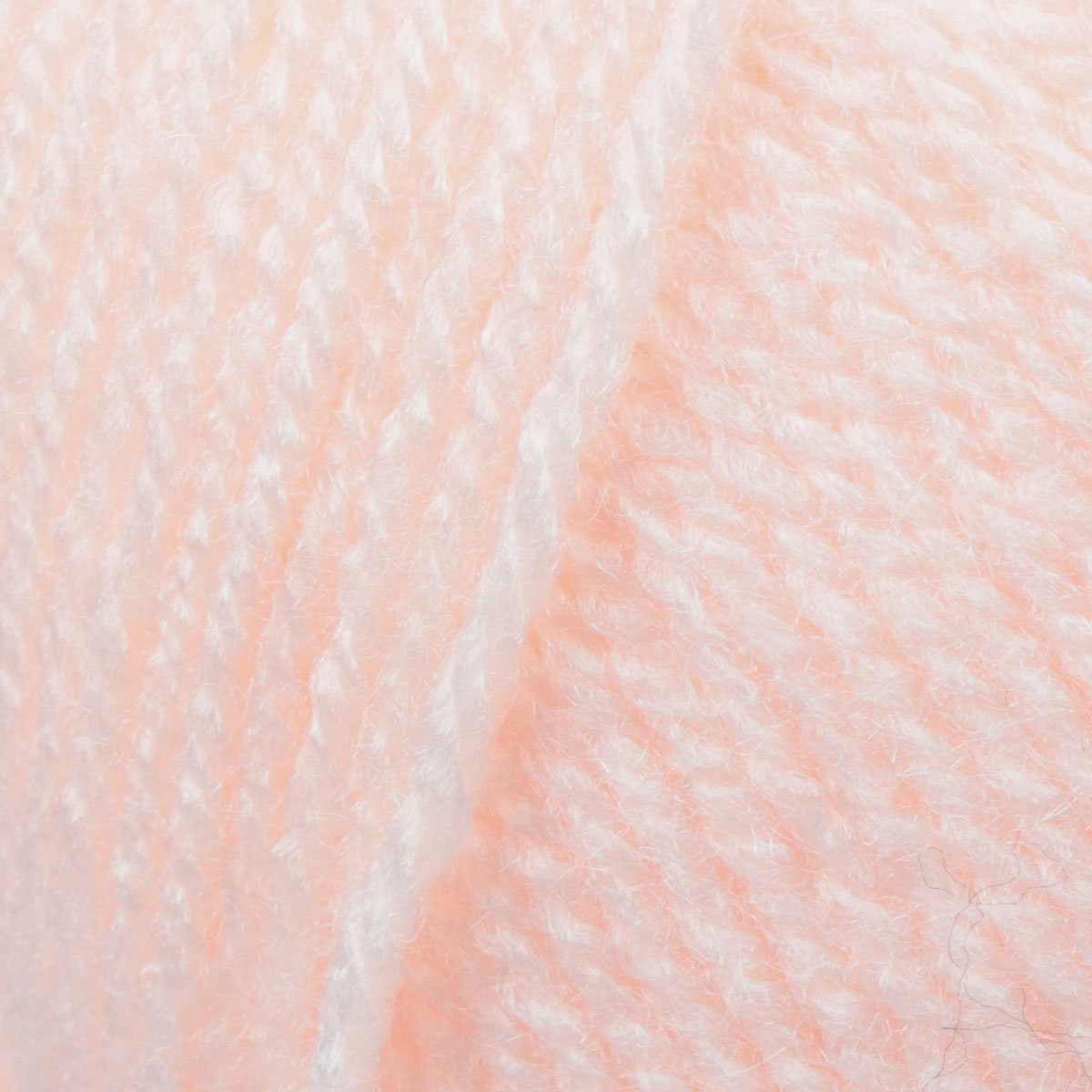 Close-up de fio de lã cor-de-rosa claro com textura macia
