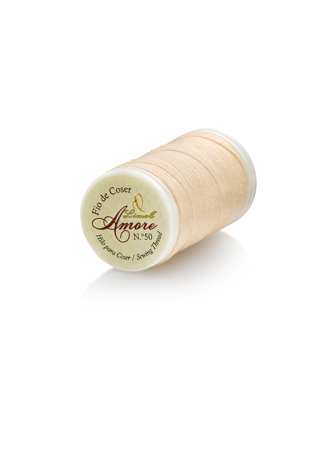 Carretel de linha de coser bege claro com etiqueta escrita Amore Nº.50