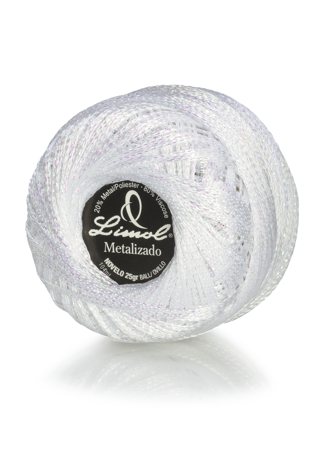 Novelo de fio metálico branco com etiqueta preta central